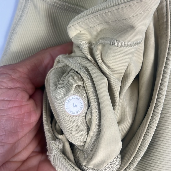 Lululemon Ribbed Contoured High Rise Short 8” - Picture 12 of 12